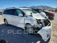 2013 Toyota SIENNA photo