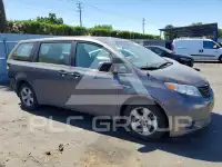 2013 Toyota SIENNA photo