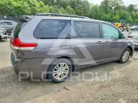 2013 Toyota SIENNA фото