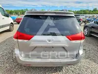 2013 Toyota SIENNA photo