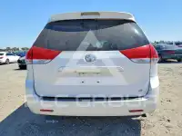2013 Toyota SIENNA photo