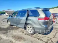 2013 Toyota SIENNA photo