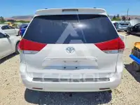 2013 Toyota SIENNA photo