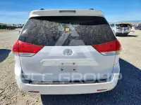 2013 Toyota SIENNA photo