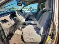 2013 Toyota SIENNA photo