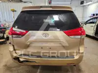 2013 Toyota SIENNA photo
