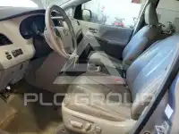 2013 Toyota SIENNA photo