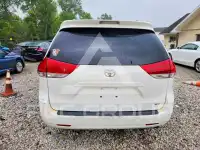2013 Toyota SIENNA фото