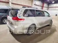 2013 Toyota SIENNA photo