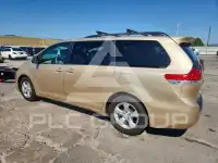 2013 Toyota SIENNA photo