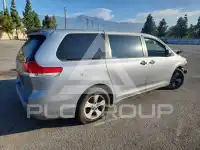 2013 Toyota SIENNA фото