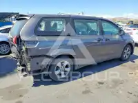 2013 Toyota SIENNA photo