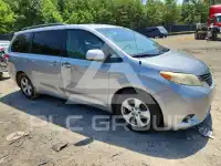 2013 Toyota SIENNA фото