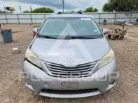 2013 Toyota SIENNA photo