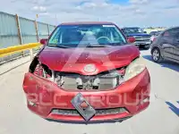 2013 Toyota SIENNA фото