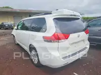 2013 Toyota SIENNA photo