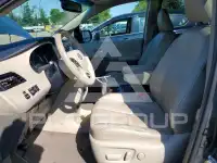 2013 Toyota SIENNA photo
