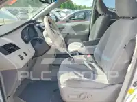 2013 Toyota SIENNA фото