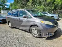 2013 Toyota SIENNA фото