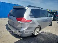 2013 Toyota SIENNA фото