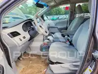 2013 Toyota SIENNA фото