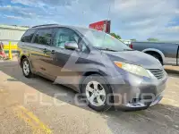 2013 Toyota SIENNA photo