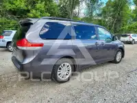 2013 Toyota SIENNA фото