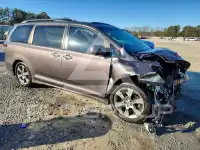 2013 Toyota SIENNA photo