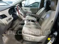 2013 Toyota SIENNA photo