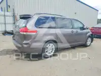 2013 Toyota SIENNA photo