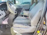 2013 Toyota SIENNA photo