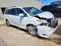 2013 Toyota SIENNA photo