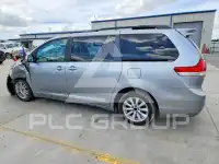 2013 Toyota SIENNA photo