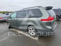 2013 Toyota SIENNA photo