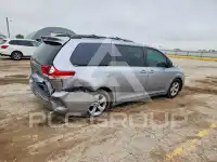 2013 Toyota SIENNA фото