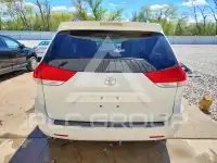 2013 Toyota SIENNA photo