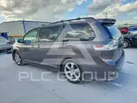 2013 Toyota SIENNA фото
