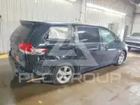 2013 Toyota SIENNA photo