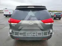 2013 Toyota SIENNA photo
