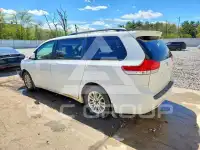 2013 Toyota SIENNA photo