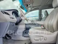 2013 Toyota SIENNA photo