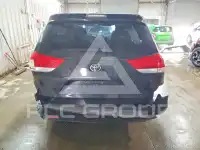2013 Toyota SIENNA photo