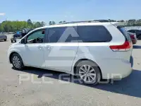 2013 Toyota SIENNA photo