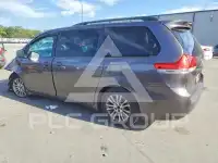 2013 Toyota SIENNA photo