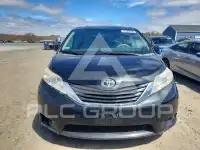 2013 Toyota SIENNA фото