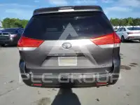 2013 Toyota SIENNA photo