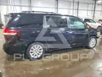 2013 Toyota SIENNA photo