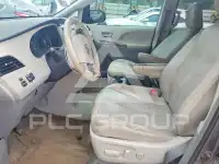2013 Toyota SIENNA photo
