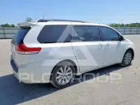 2013 Toyota SIENNA photo