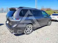 2013 Toyota SIENNA photo